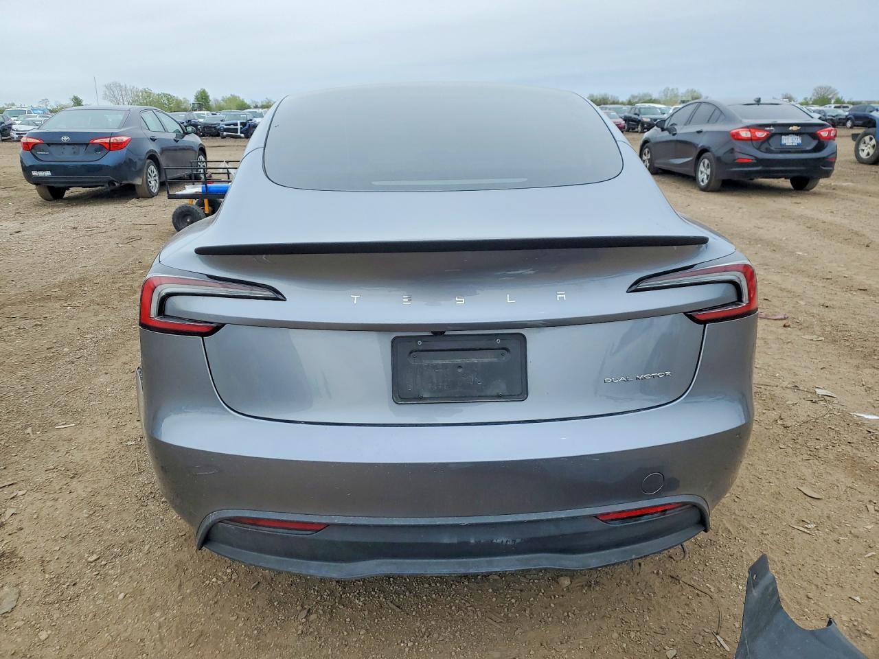 2025 Tesla Model 3 - Фото 6