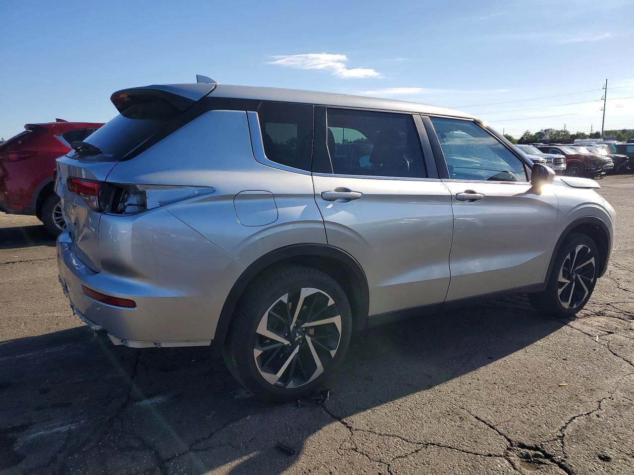 2022 Mitsubishi Outlander Es - Image 3
