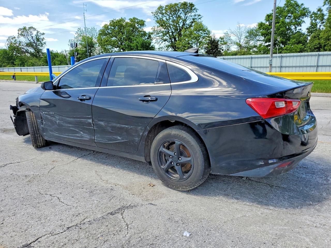 2018 Chevrolet Malibu Ls - Фото 2
