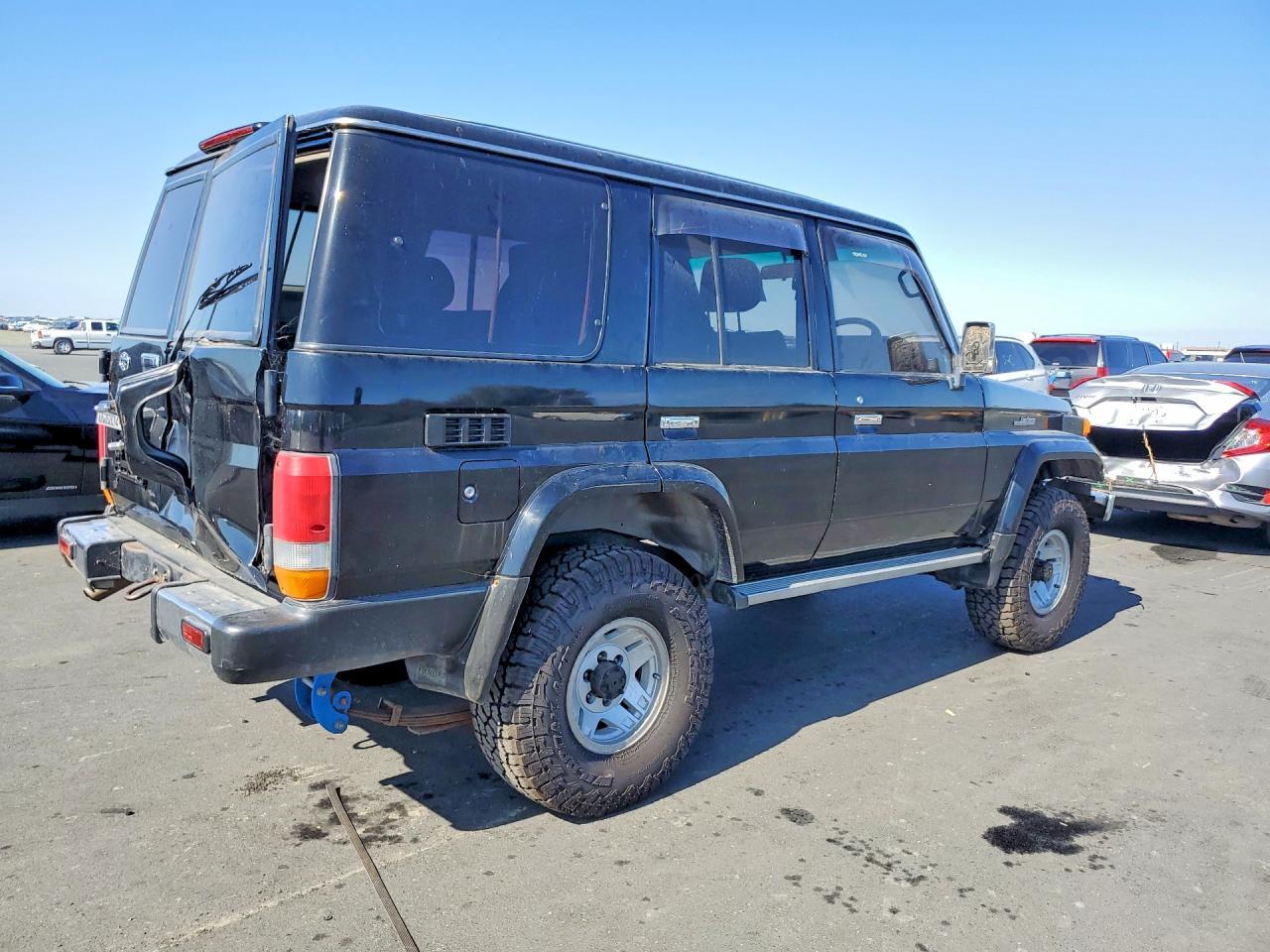 1999 Toyota Landcruisr - Image 3