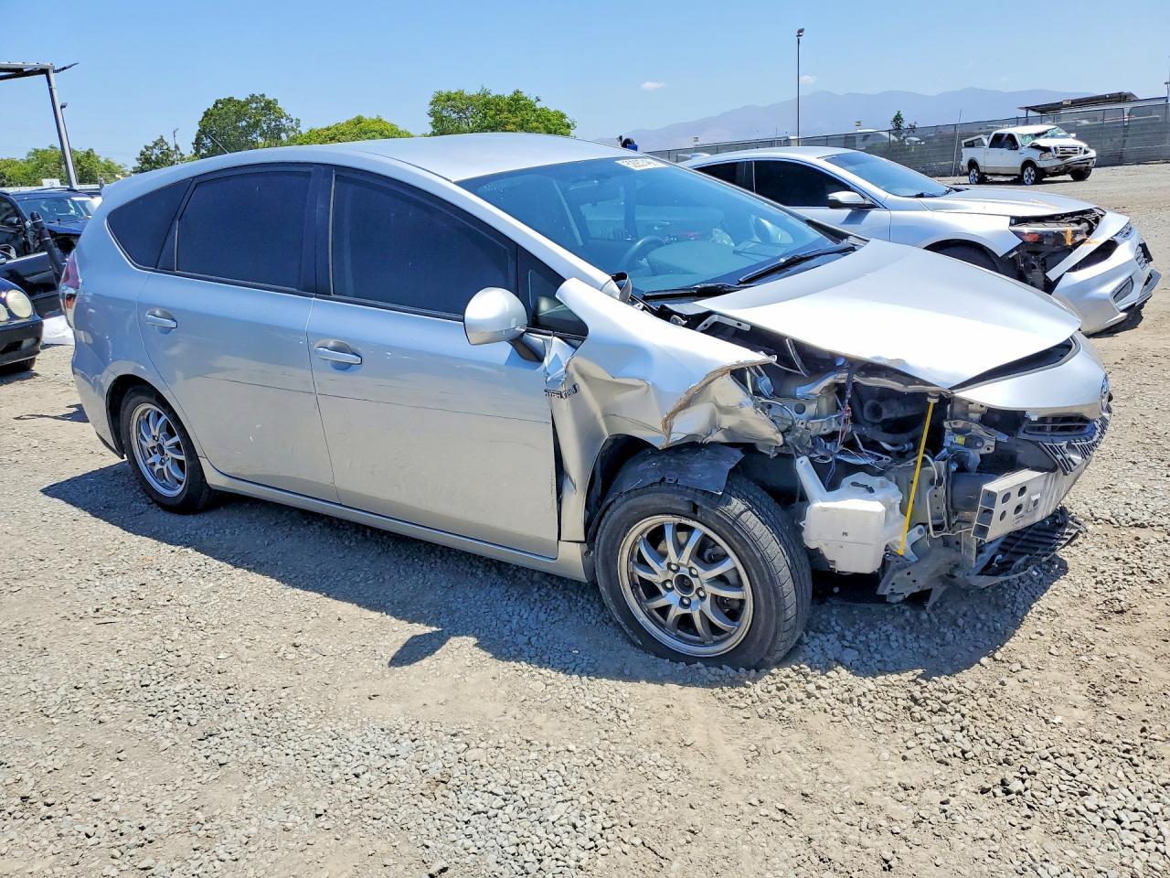 2017 Toyota Prius V Three - Фото 4