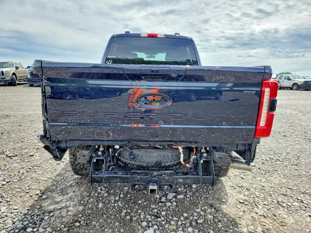 2025 Ford F350 Super Duty - Фото 6