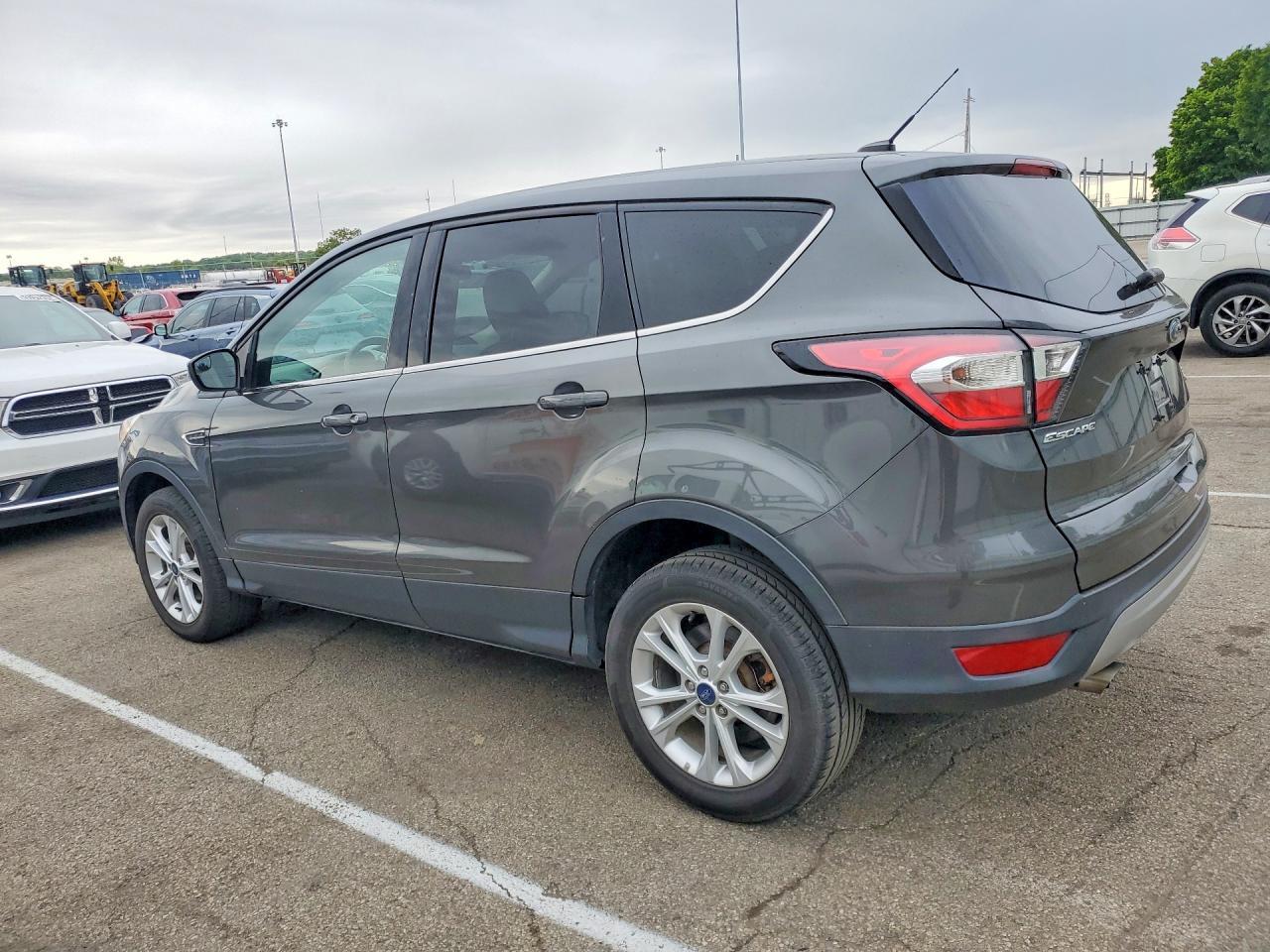 2017 Ford Escape Se - Фото 2