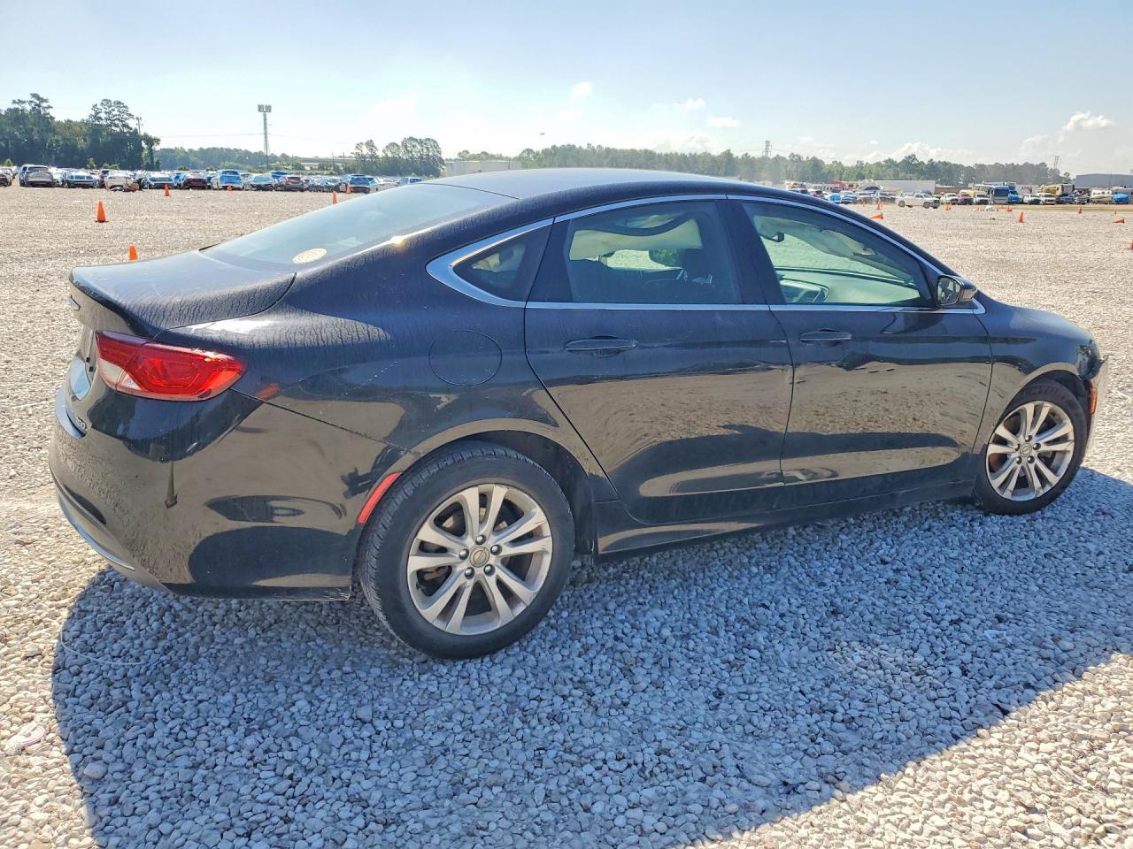 2015 Chrysler 200 Limited - Image 3