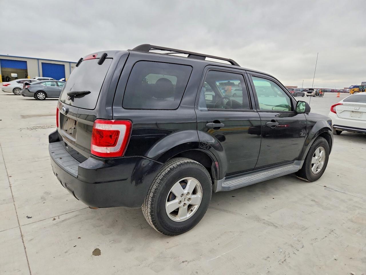 2011 Ford Escape Xlt - Image 3