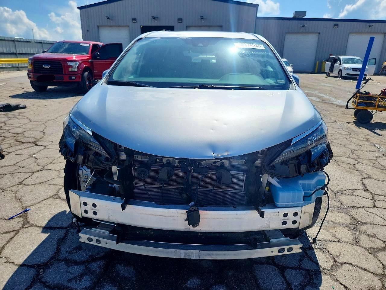 2025 Toyota Sienna Xle 8-Passenger - Фото 5