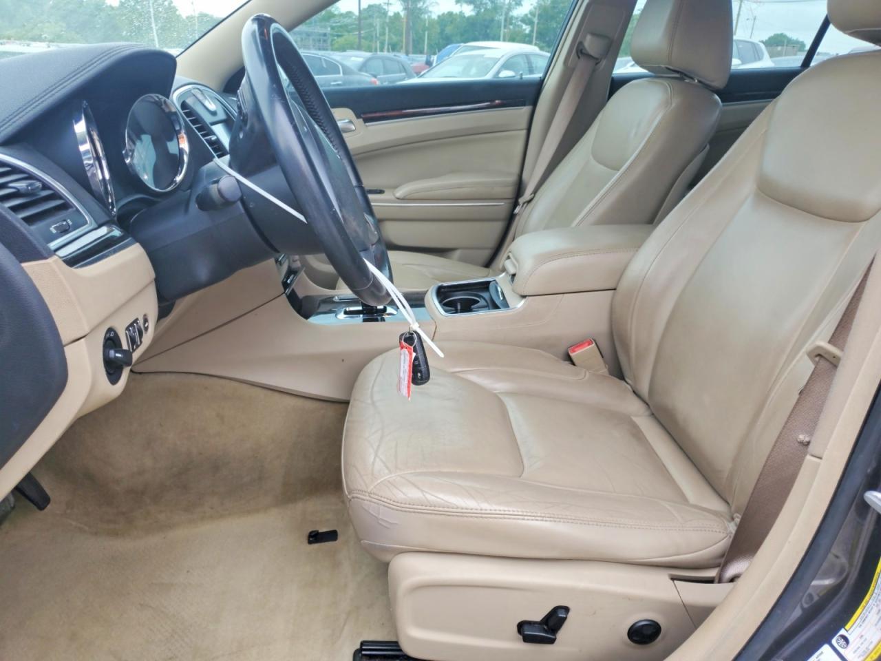 2013 Chrysler 300 - Image 7
