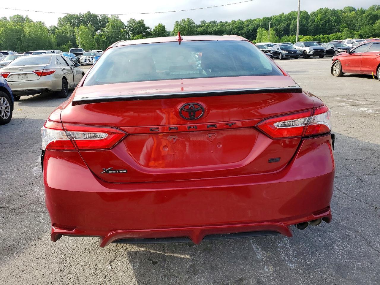 2020 Toyota Camry Se - Фото 6