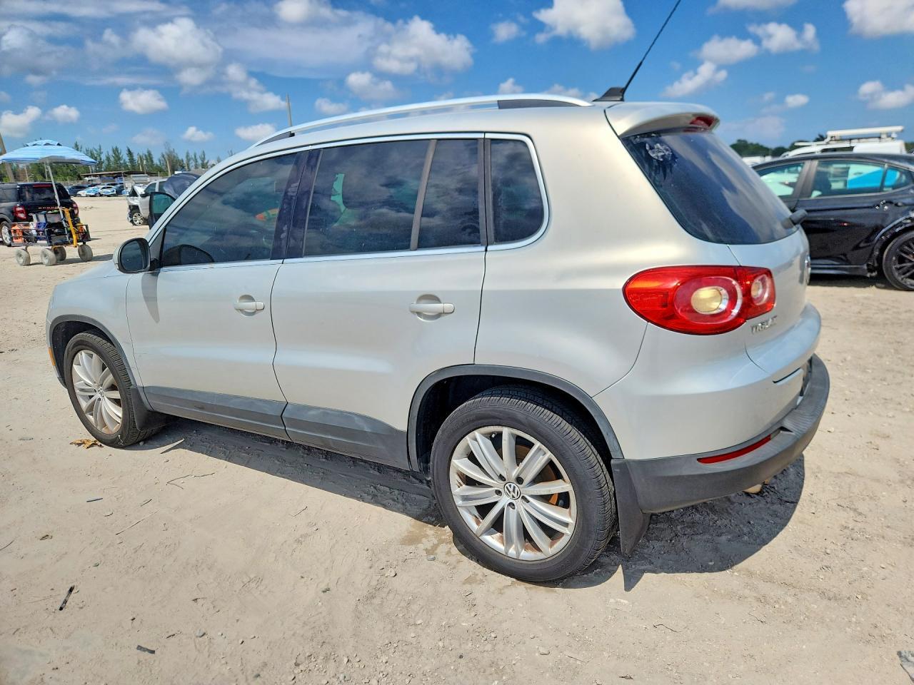 2010 Volkswagen Tiguan S - Фото 2
