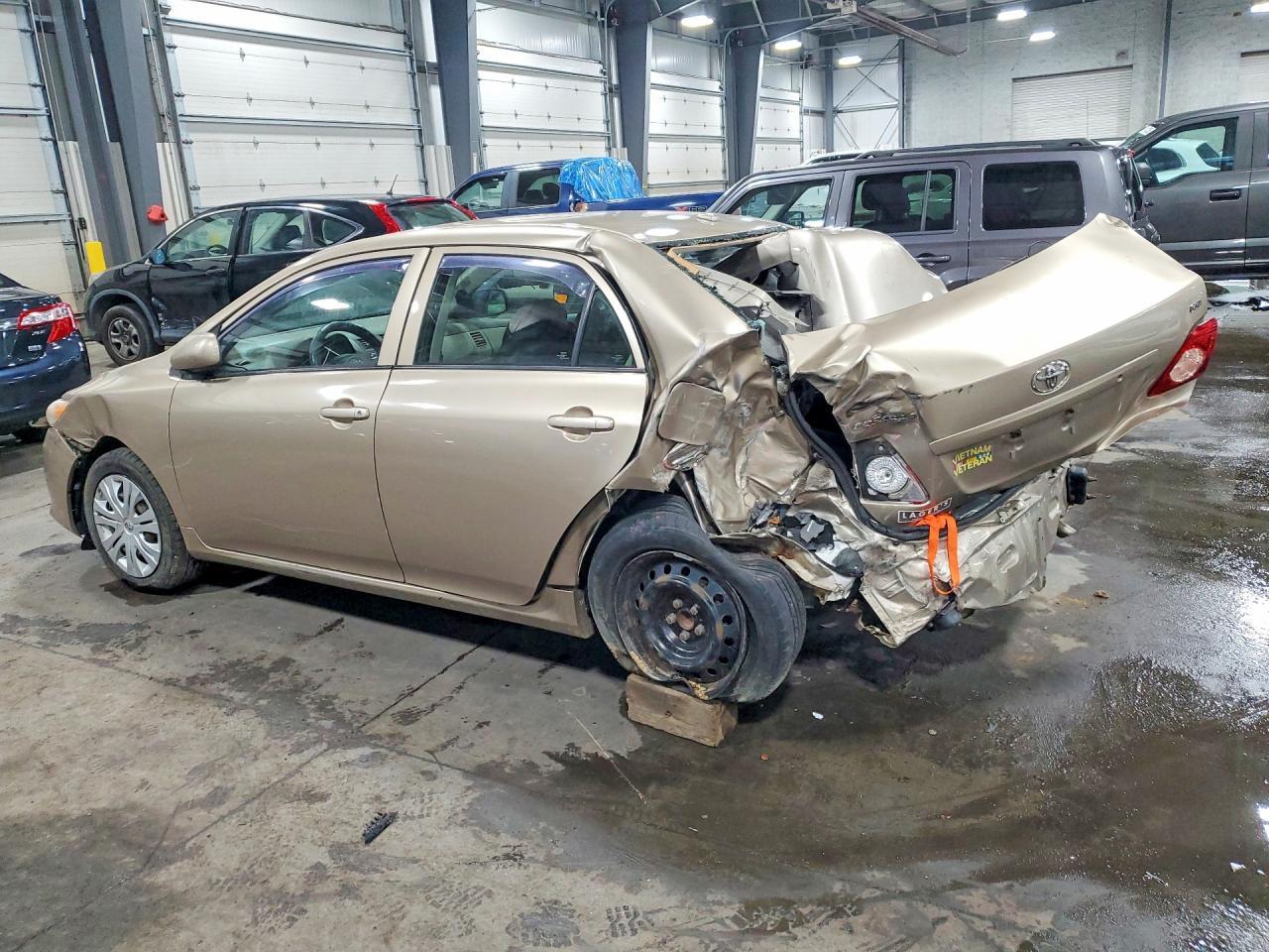 2010 Toyota Corolla Le - Фото 2