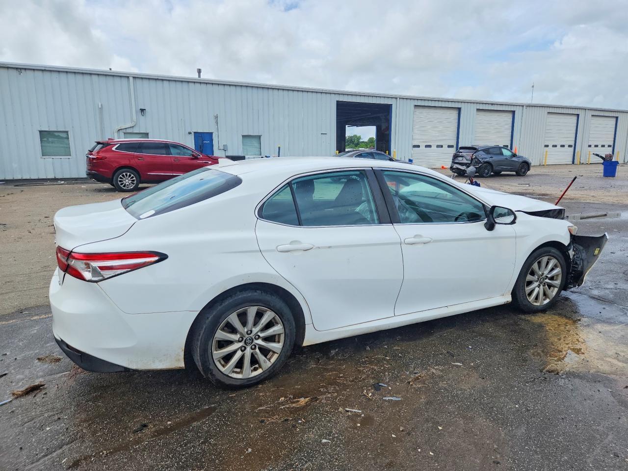 2019 Toyota Camry Le - Фото 3