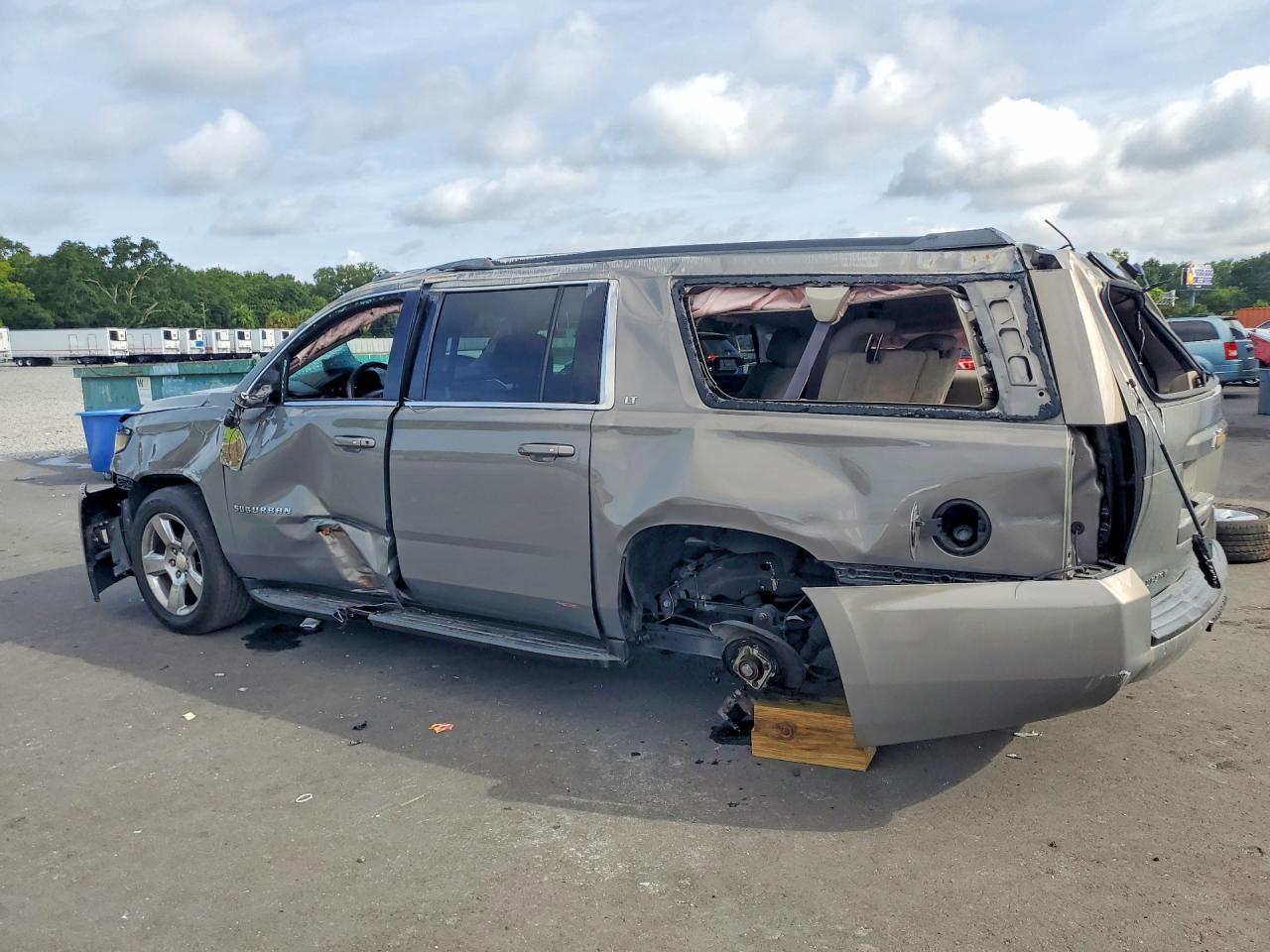 2018 Chevrolet Suburban C1500 Lt - Фото 2