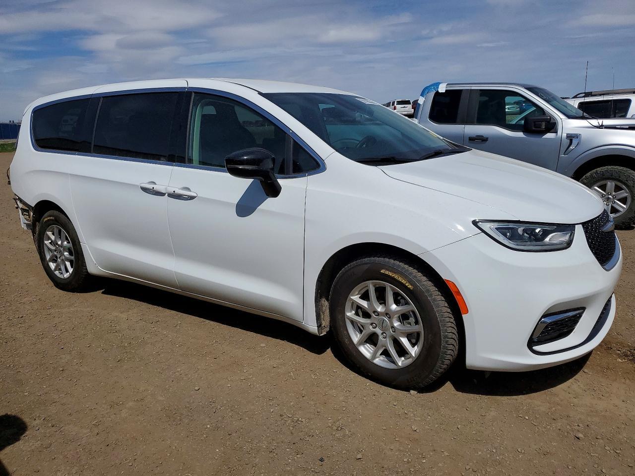 2024 Chrysler Pacifica Touring L - Image 4