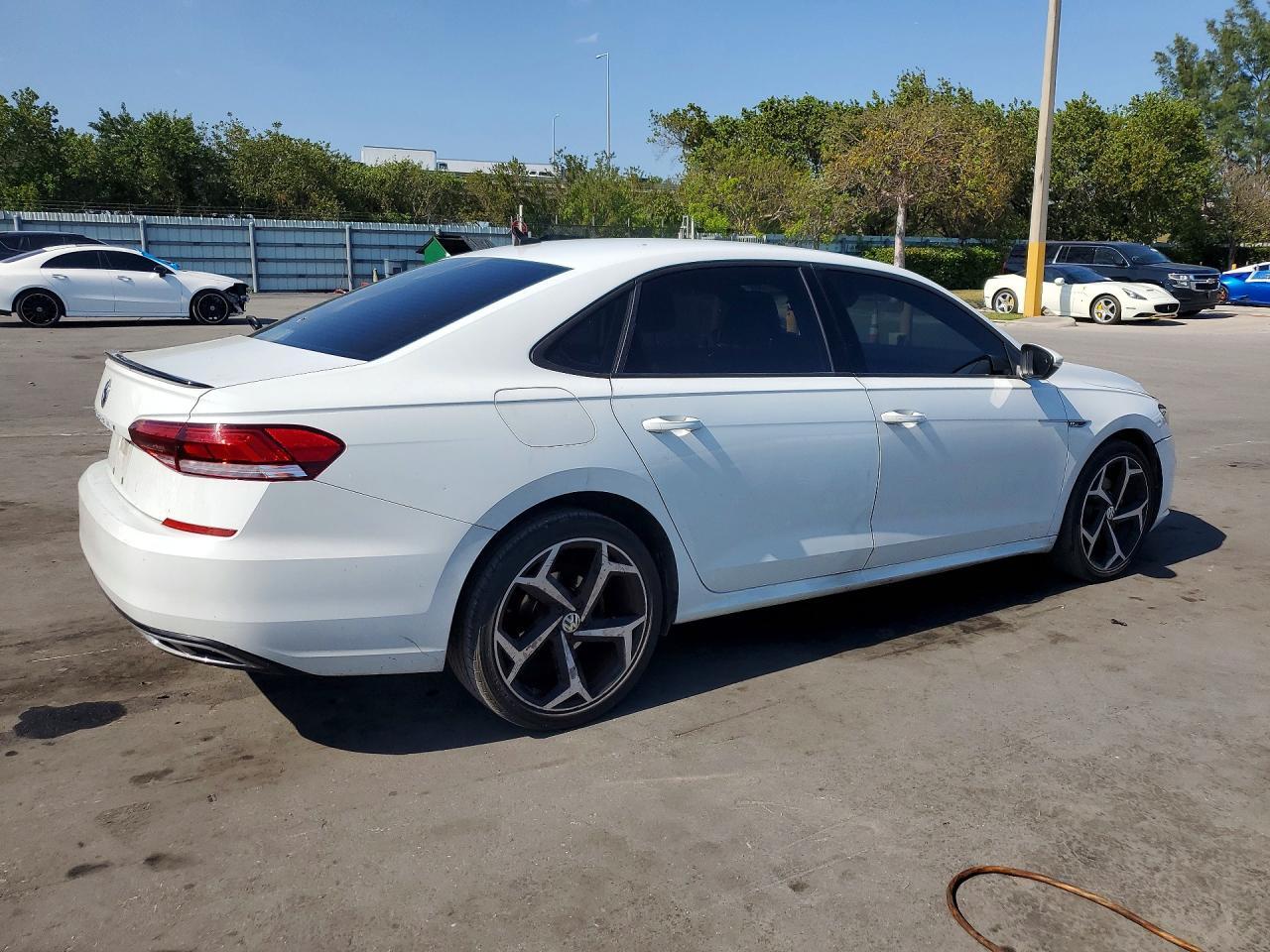 2021 Volkswagen Passat R-Line - Image 3