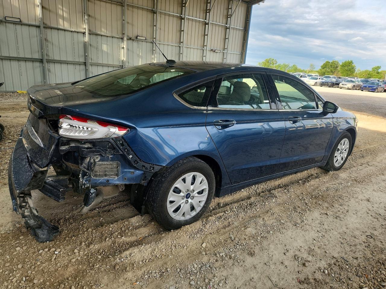 2019 Ford Fusion S - Image 3