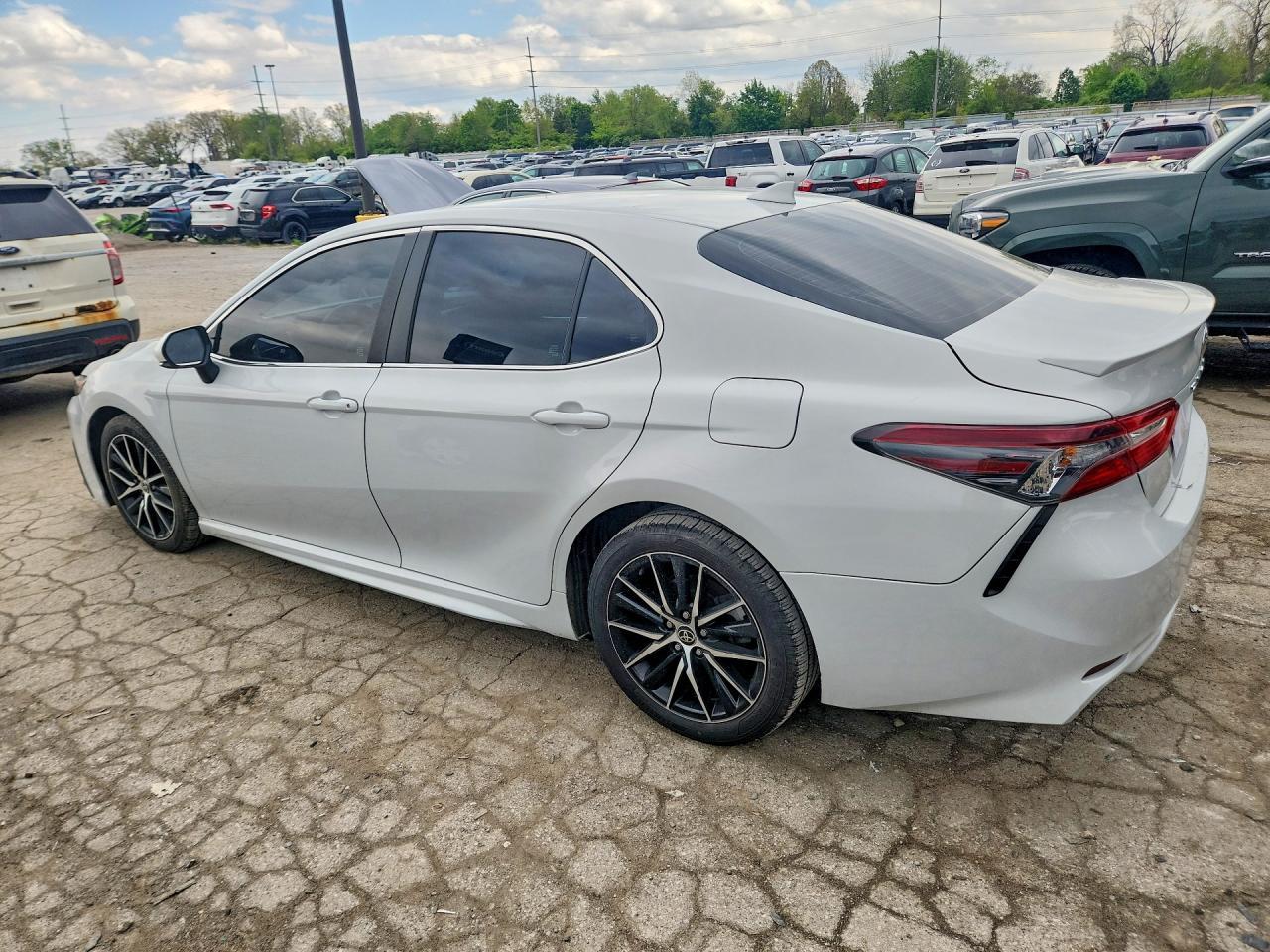 2024 Toyota Camry Se - Image 2