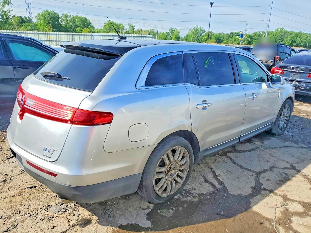 2016 Lincoln Mkt - Фото 3