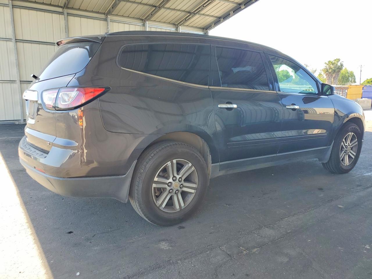 2017 Chevrolet Traverse Lt - Image 3