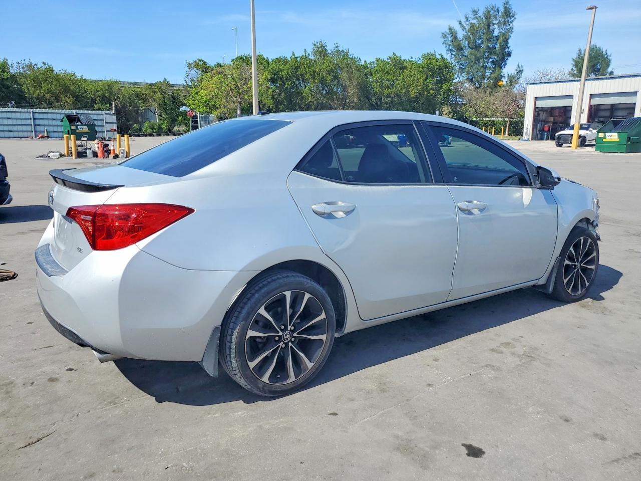 2017 Toyota Corolla Se - Фото 3