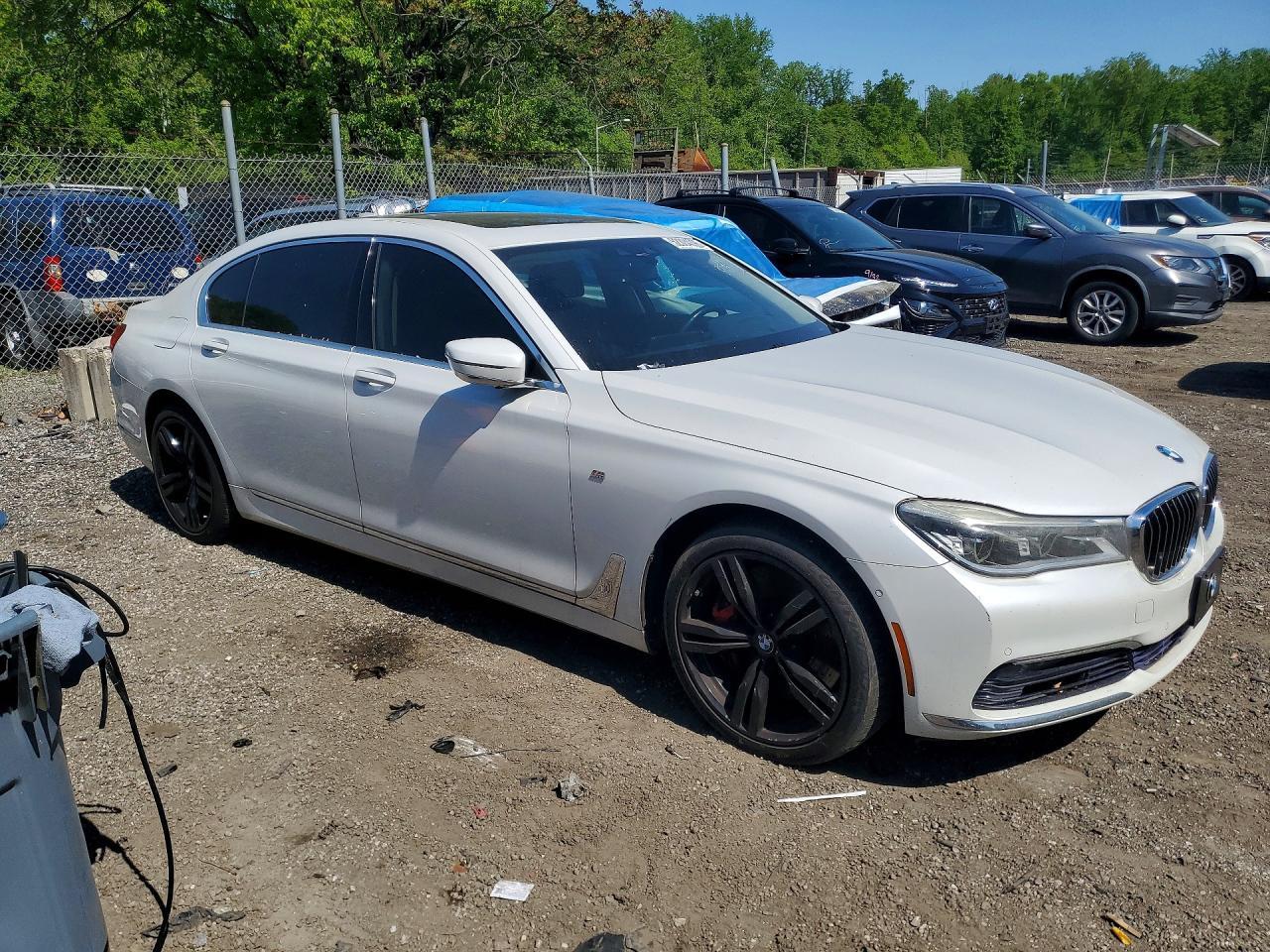 2016 BMW 750 Xi - Фото 4
