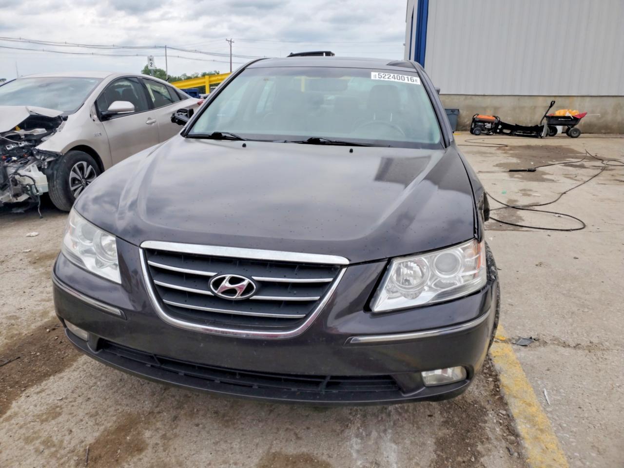2010 Hyundai Sonata - Image 5