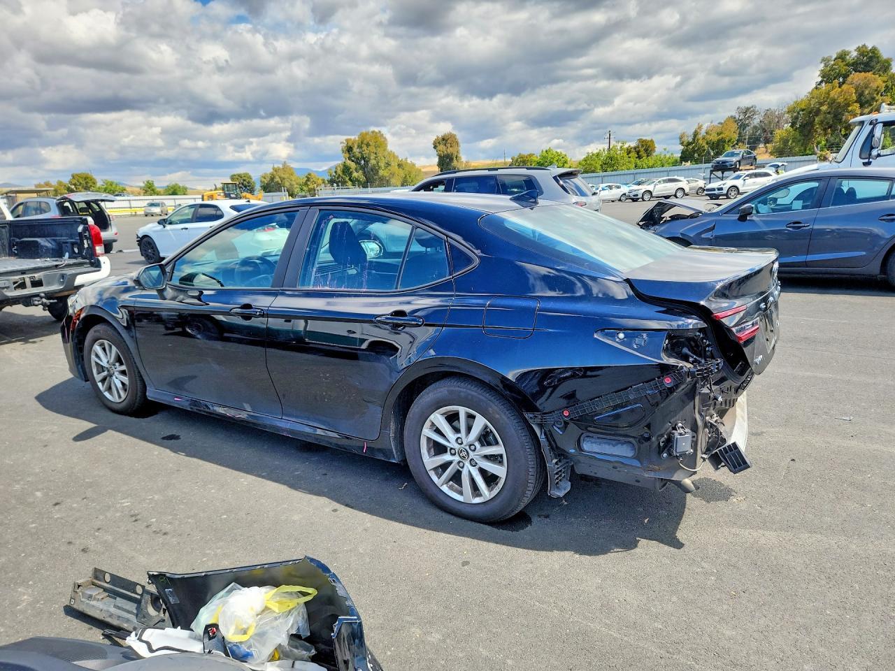 2025 Toyota Camry Le - Фото 2