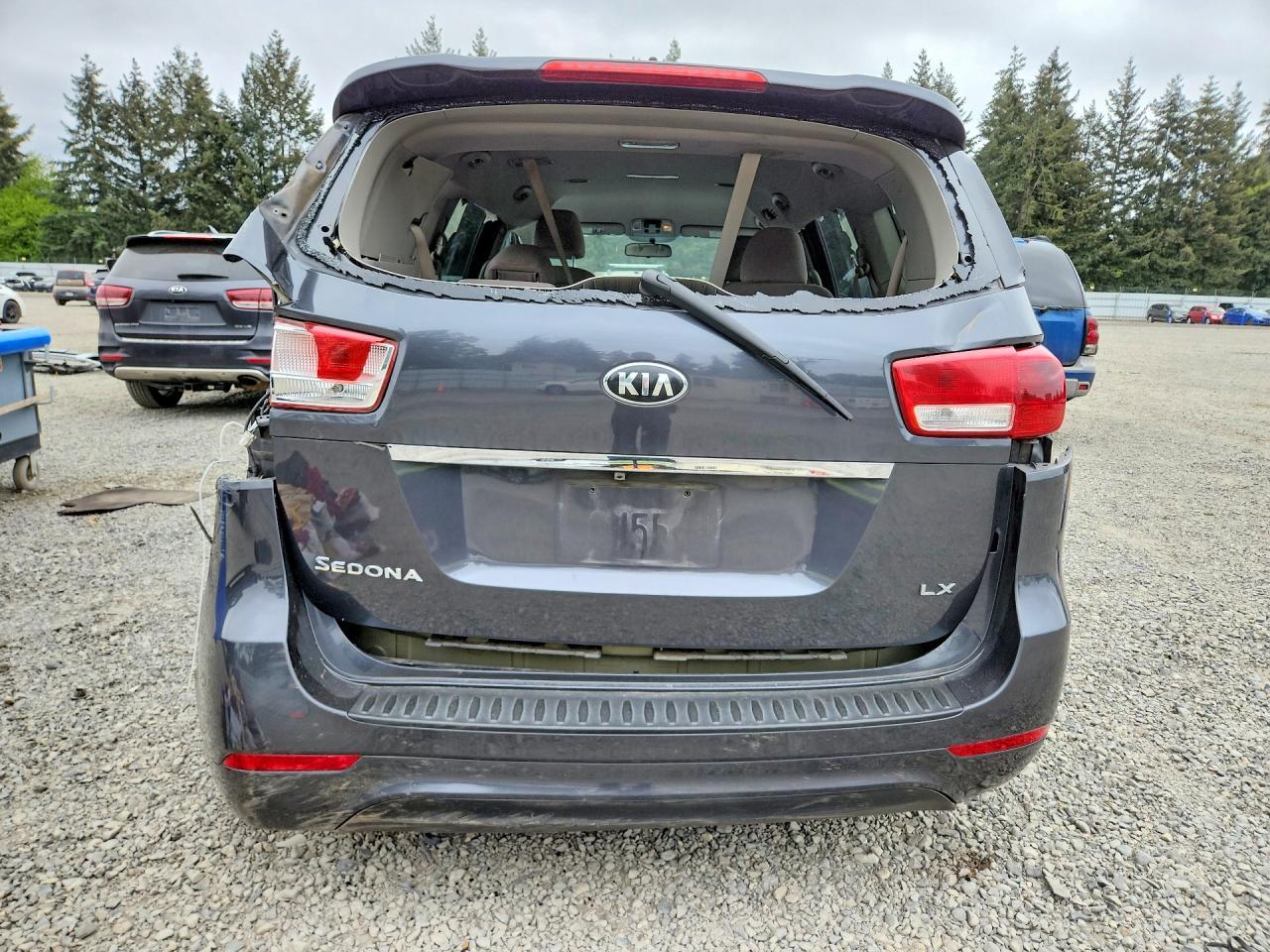 2017 Kia Sedona Lx - Image 6