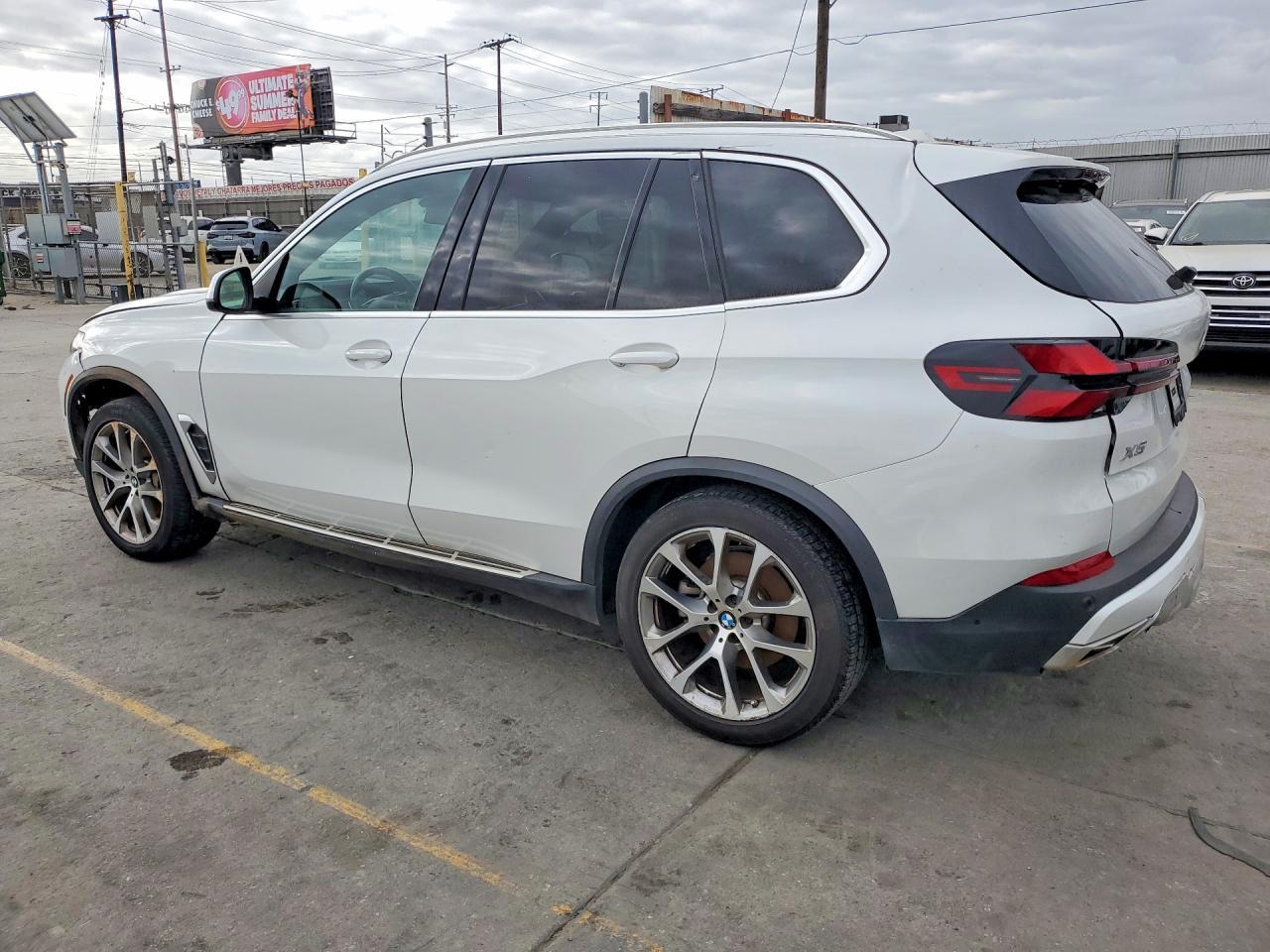 2025 BMW X5 xDrive40I - Image 2