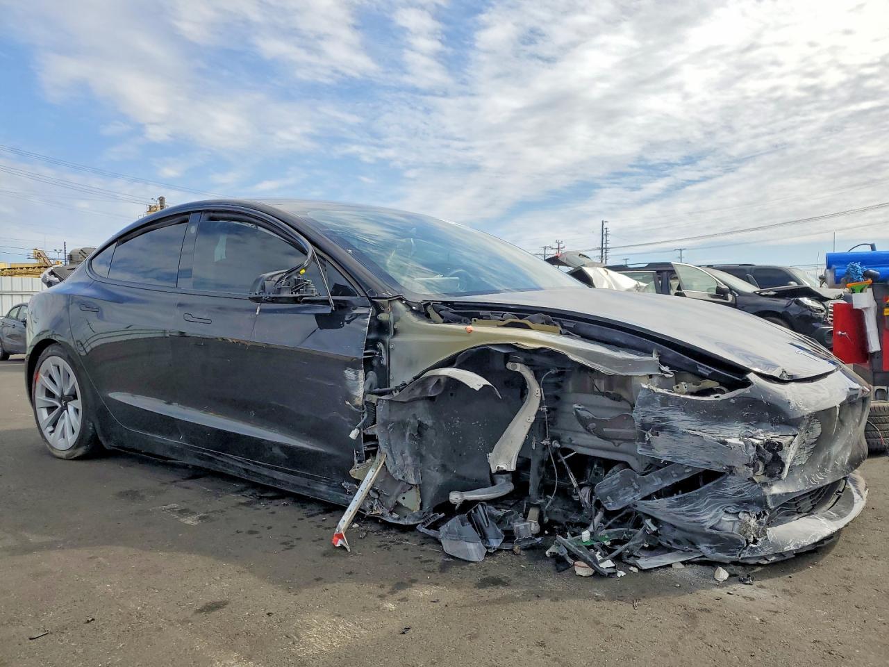 2023 Tesla Model 3 - Фото 4