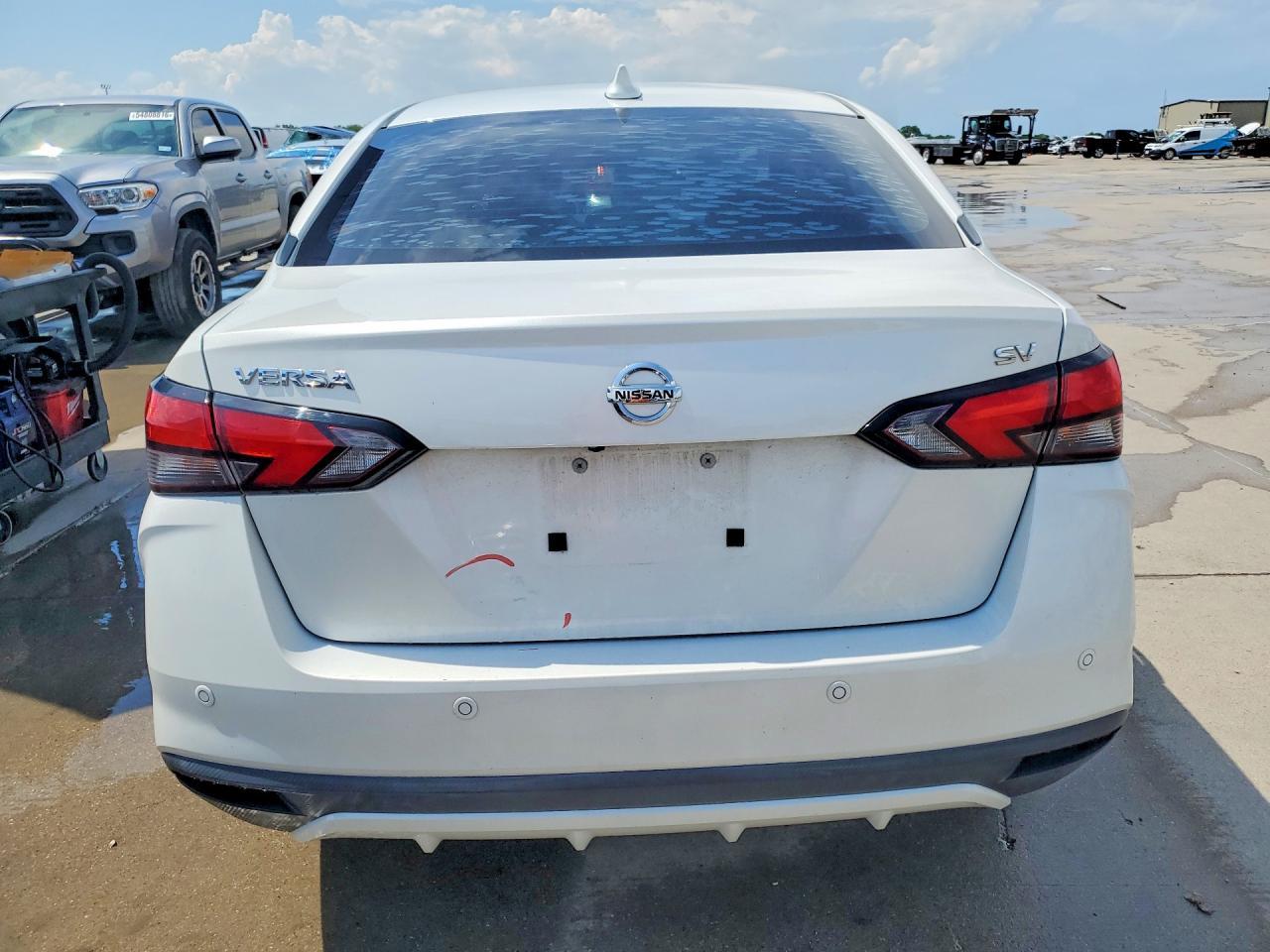 2020 Nissan Versa Sv - Image 6