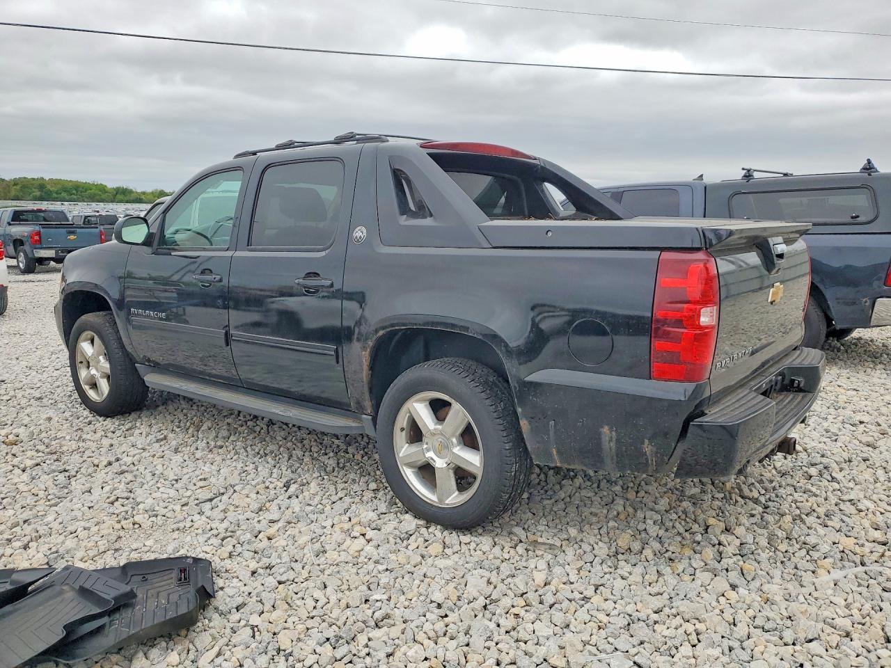 2013 Chevrolet Avalanche Lt - Фото 2