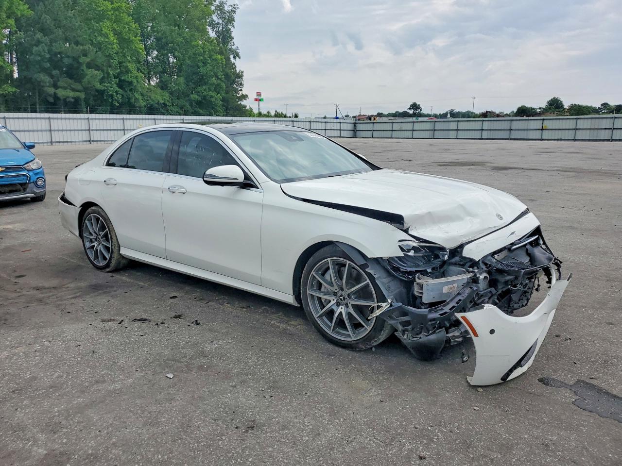 2022 Mercedes-Benz E 350 - Image 4