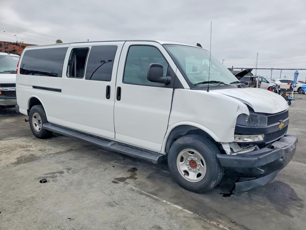 2023 Chevrolet Express G3500 Ls - Фото 4