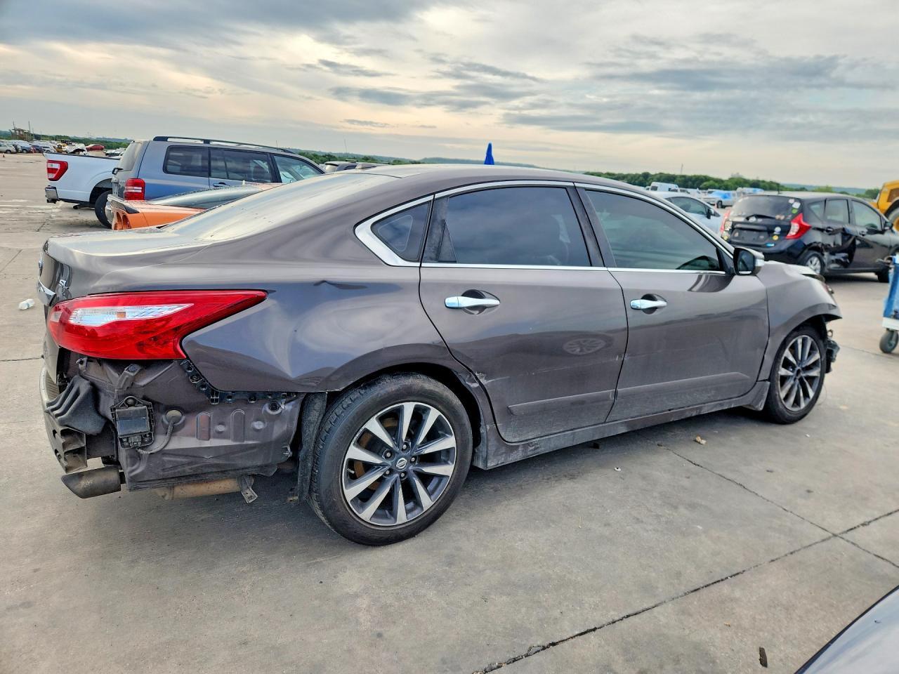 2016 Nissan Altima Sl - Image 3