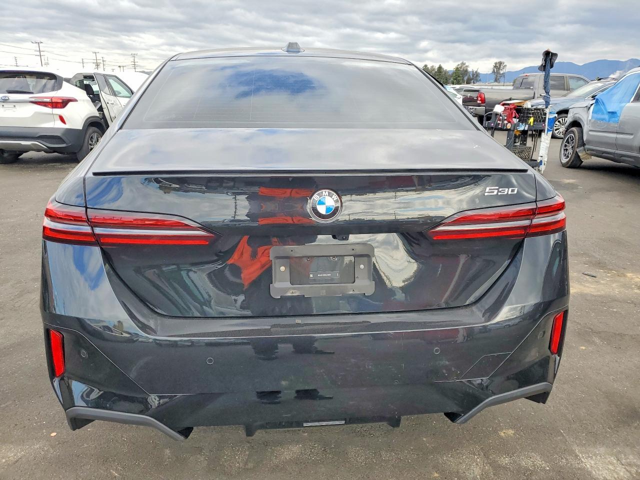 2025 BMW 530 I - Фото 6