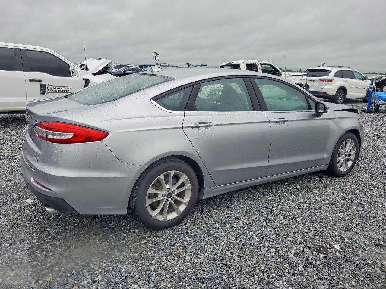 2020 Ford Fusion Se - Фото 3
