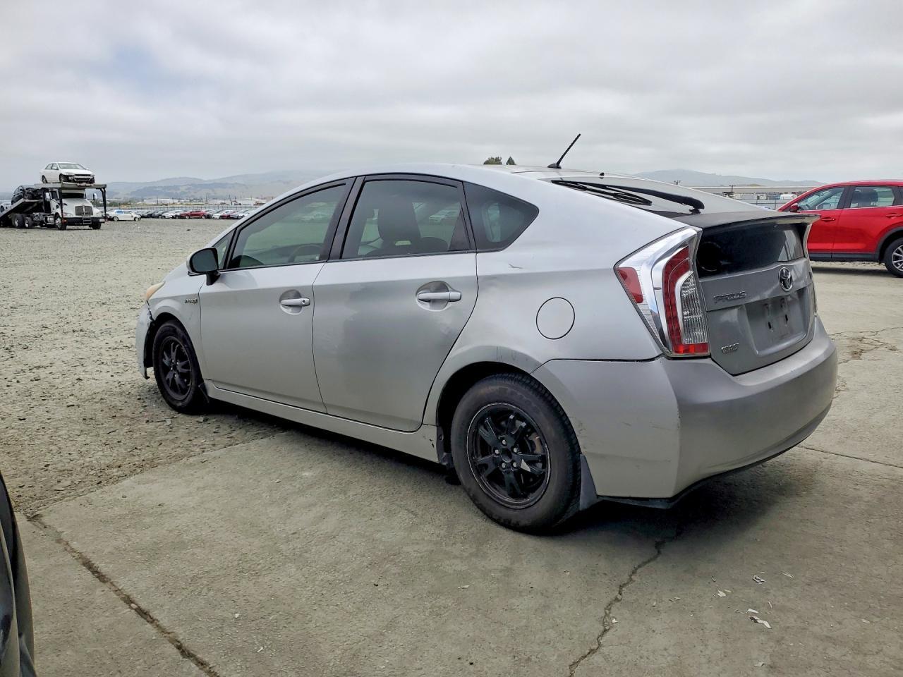 2013 Toyota Prius Two - Фото 2