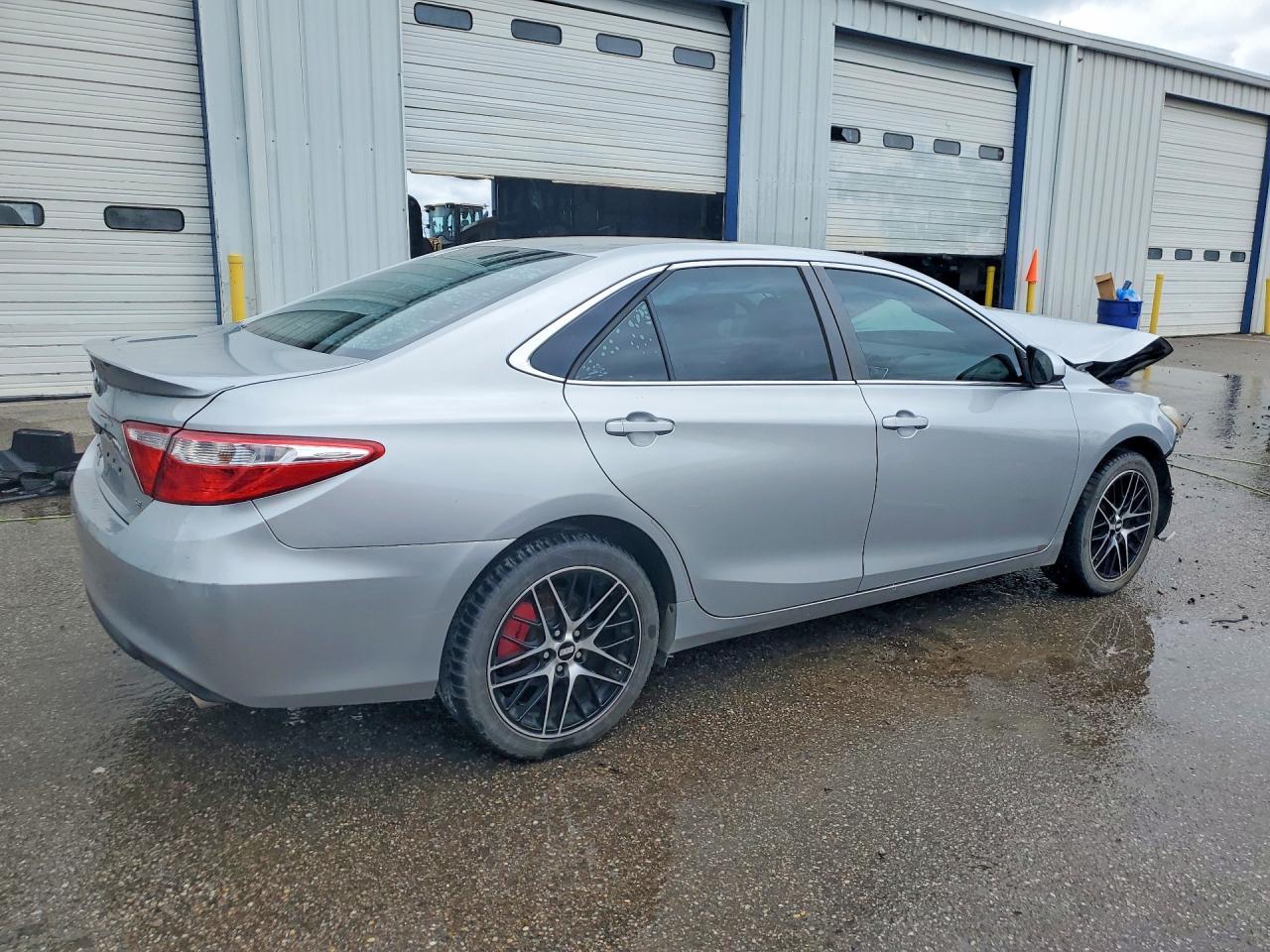 2015 Toyota Camry Se - Image 3