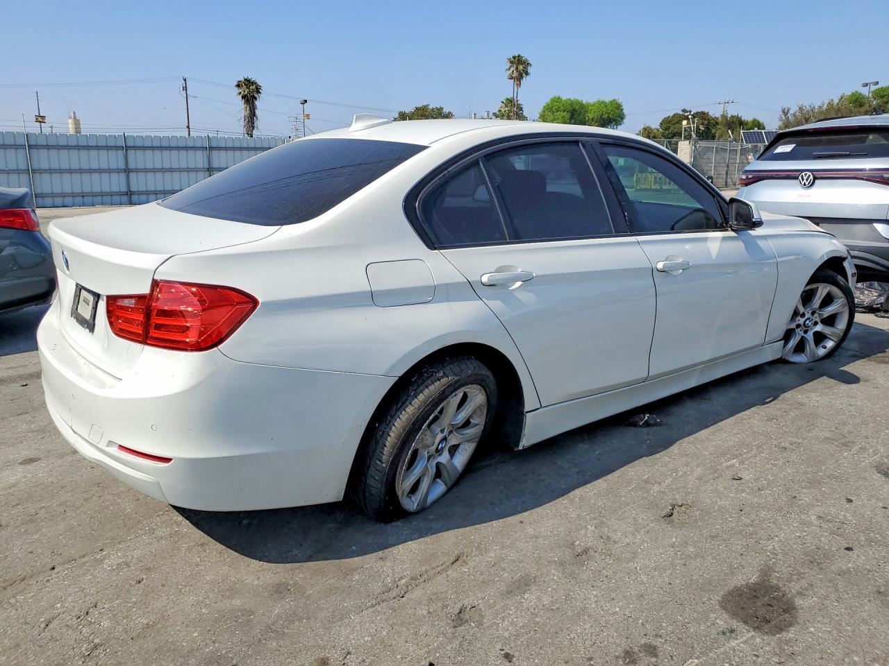 2015 BMW 320 I - Фото 3