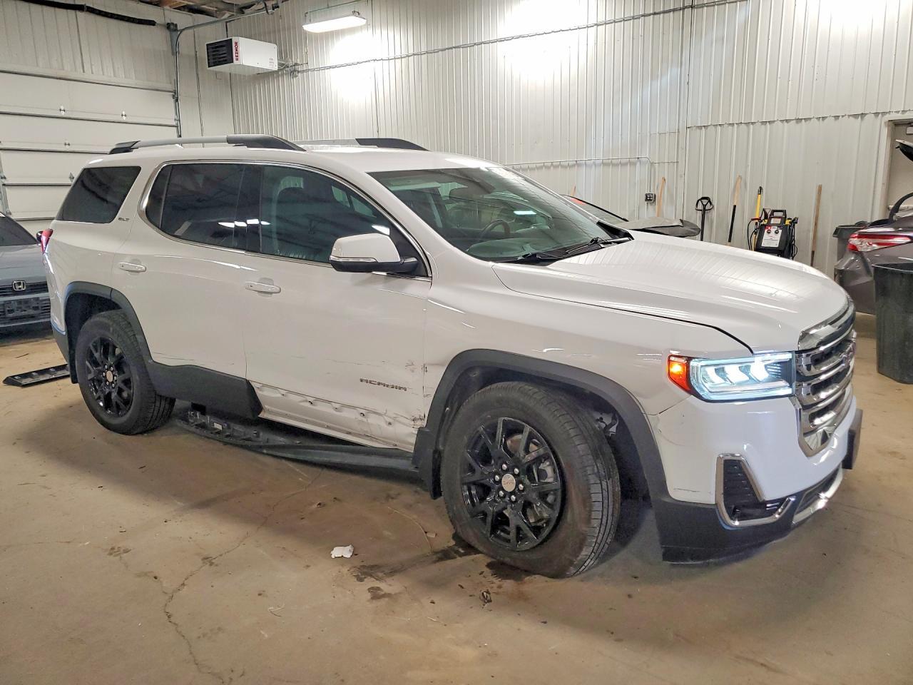 2023 GMC Acadia Slt - Image 4