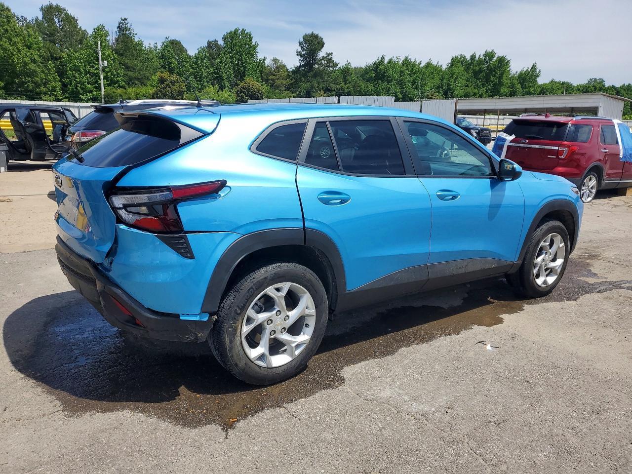 2025 Chevrolet Trax Ls - Image 3