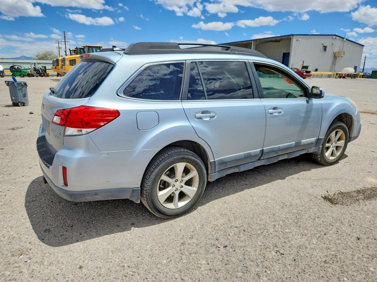 2013 Subaru Outback 3.6R Limited - Image 3
