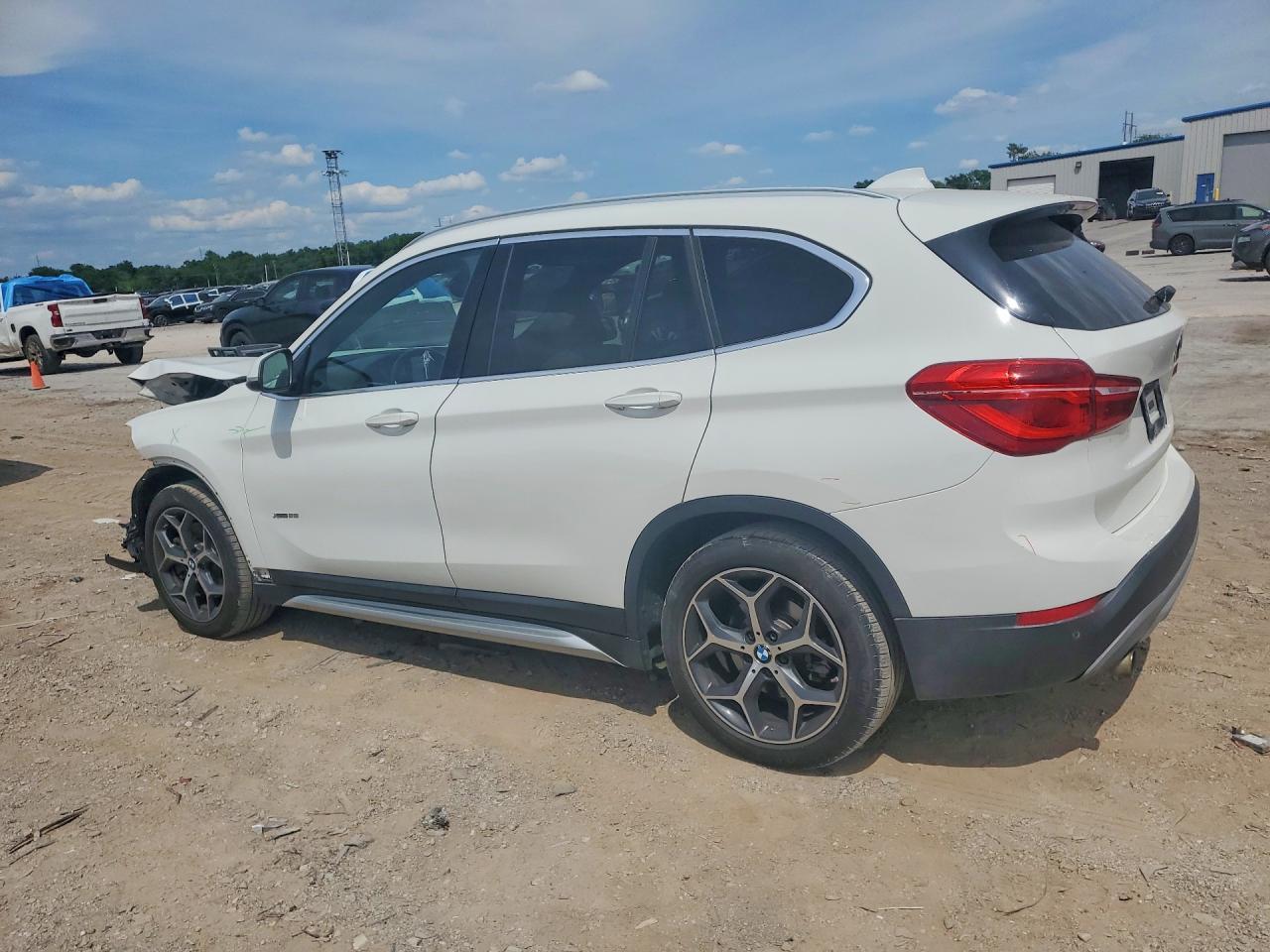 2017 BMW X1 xDrive28I - Фото 2