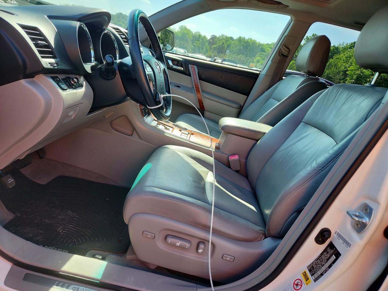 2010 Toyota Highlander Limited - Image 7