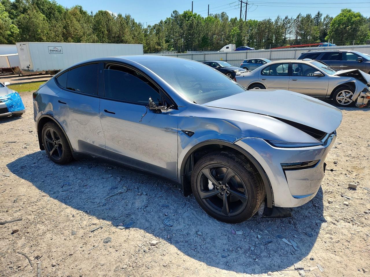 2026 Tesla Model Y - Фото 4