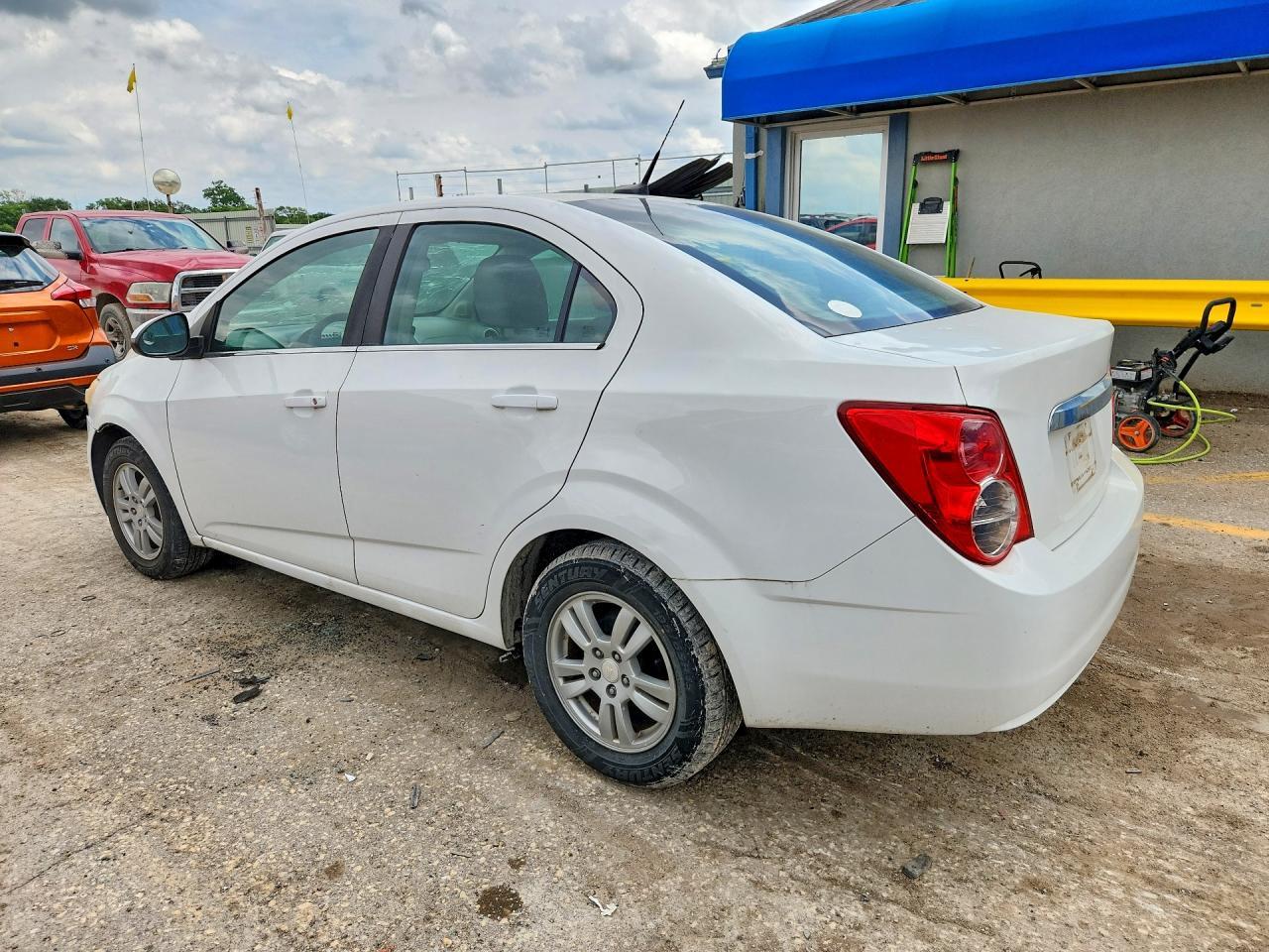 2014 Chevrolet Sonic Lt - Фото 2