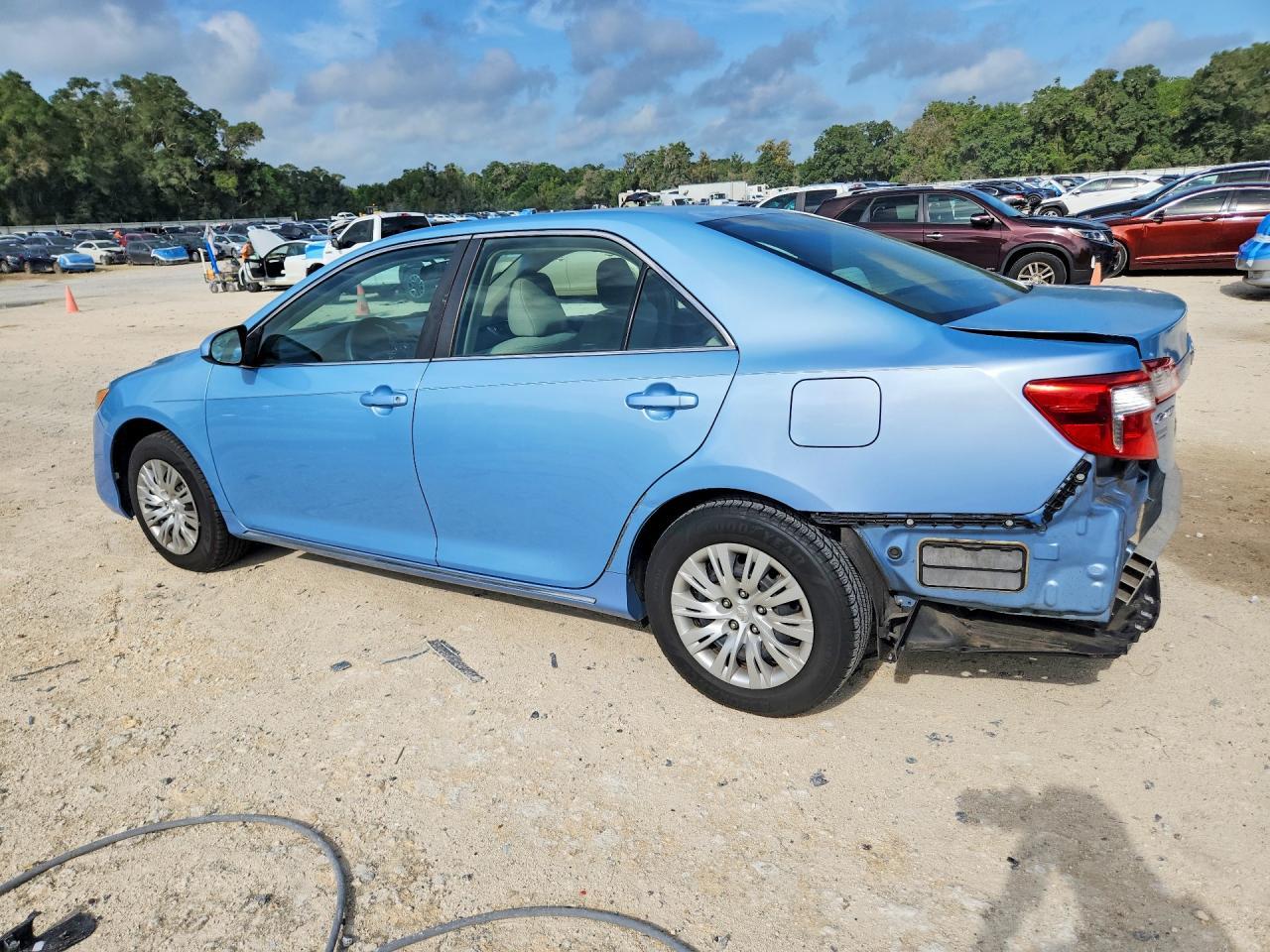 2012 Toyota Camry Le - Фото 2