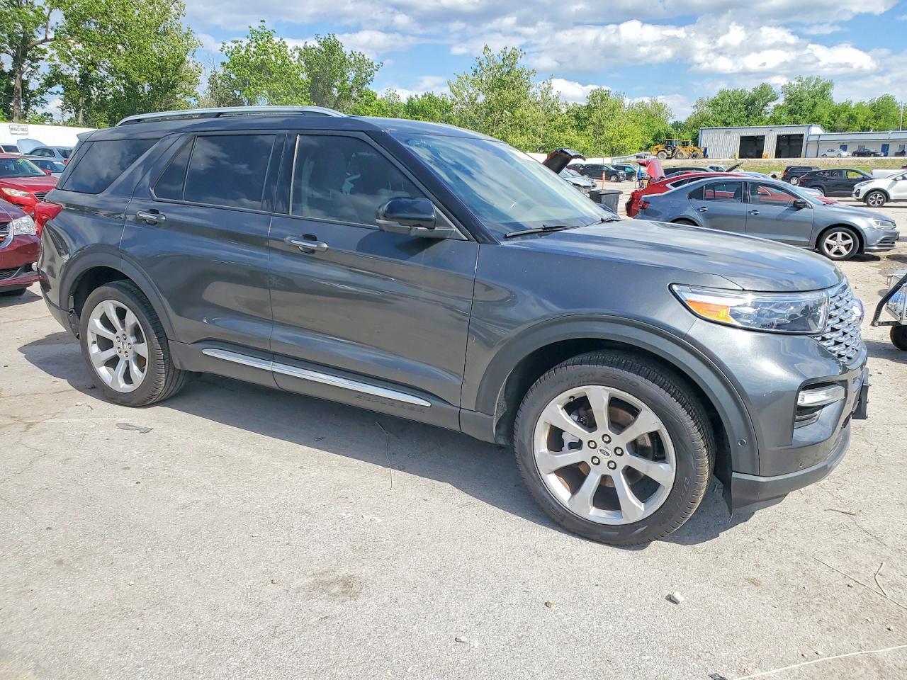 2020 Ford Explorer Platinum - Image 4