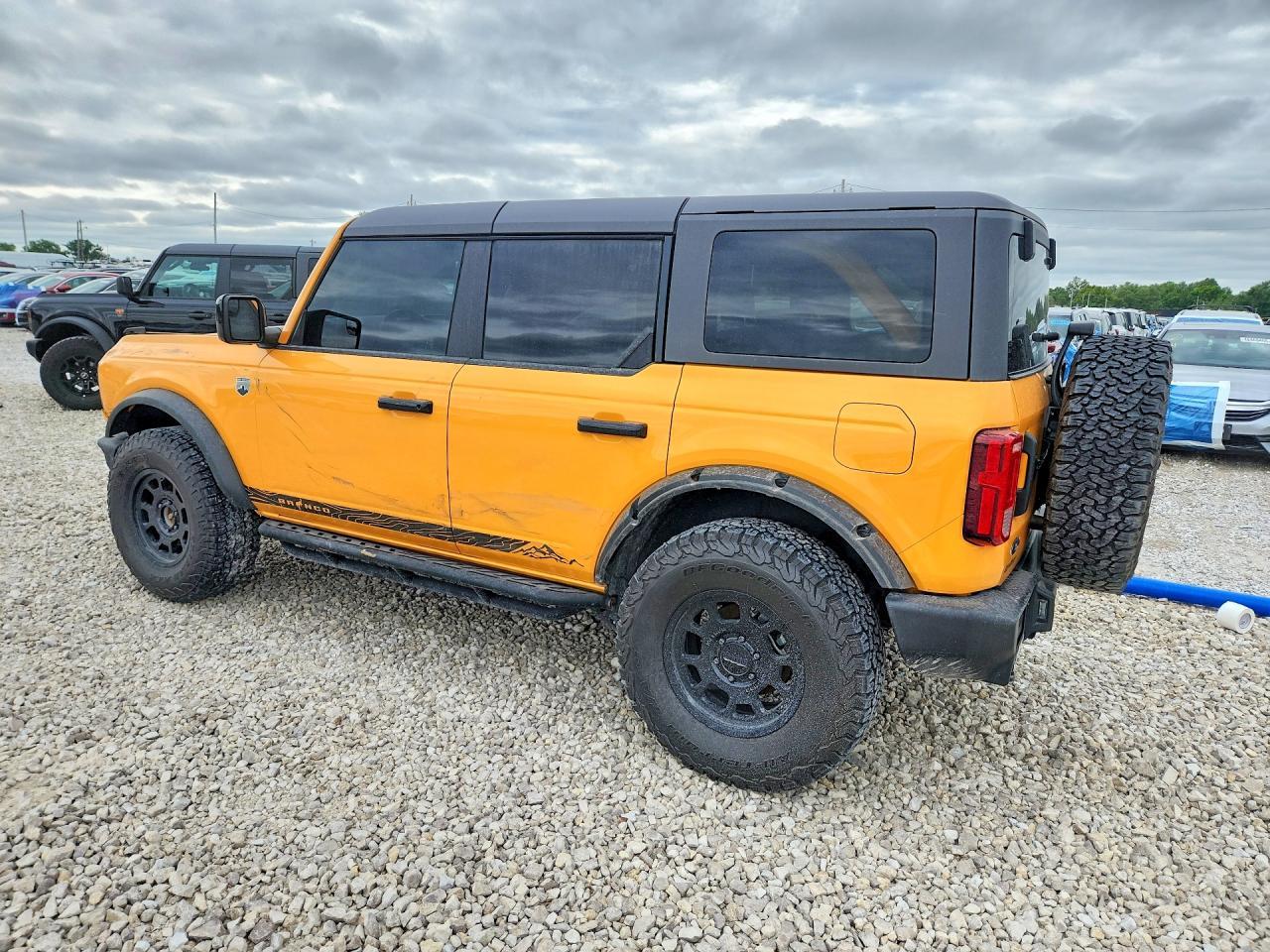 2022 Ford Bronco - Image 2