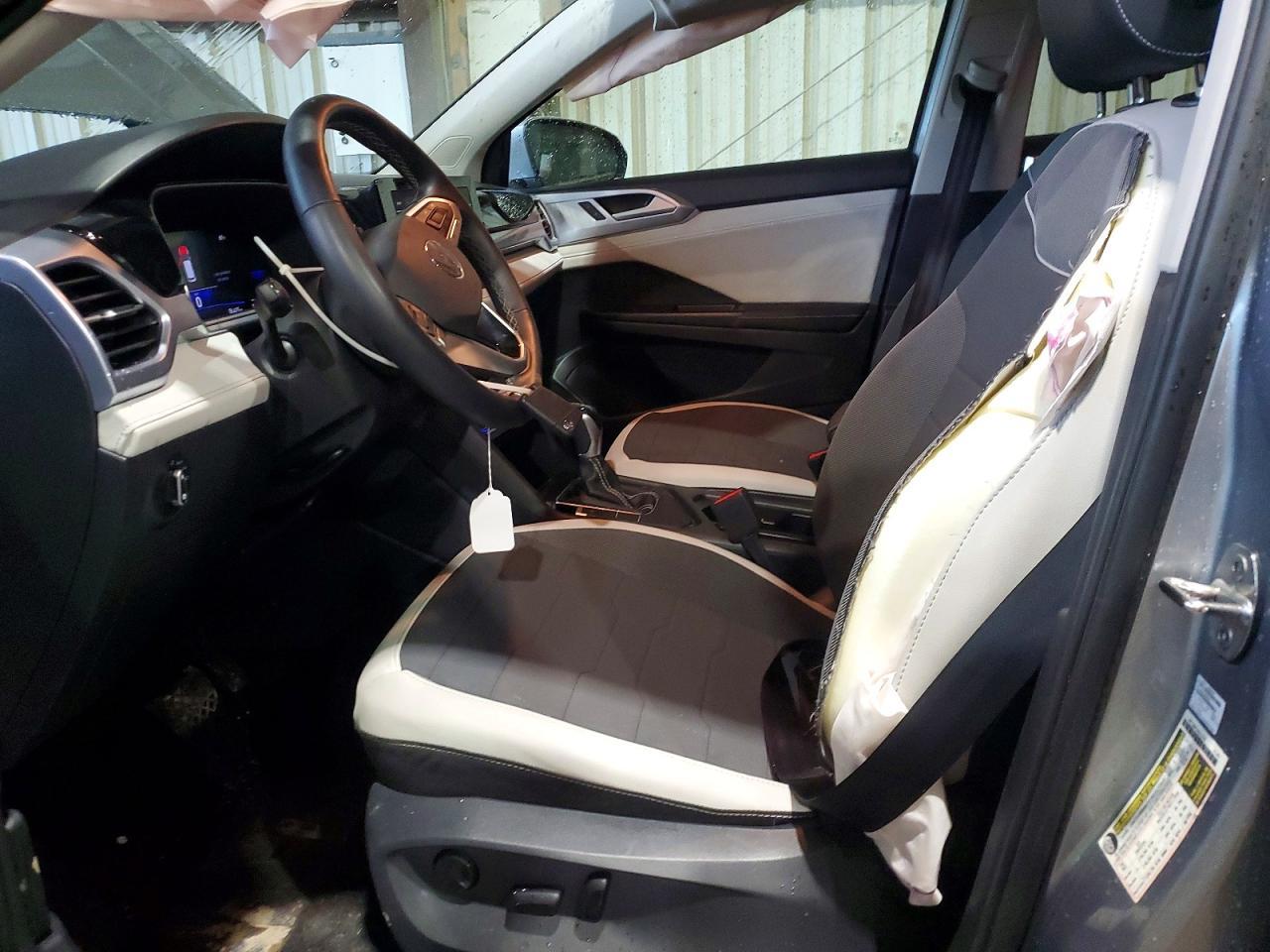2025 Volkswagen Taos Se - Image 7